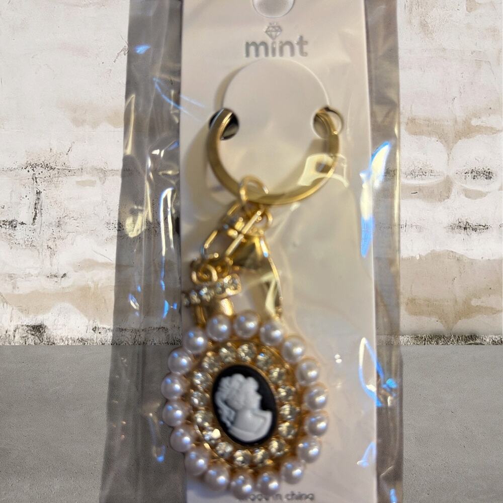 Mint Portrait Surrounded by Faux Pearls and Rhinestones Keychain Bag Charm NEW - Picture 3 of 7